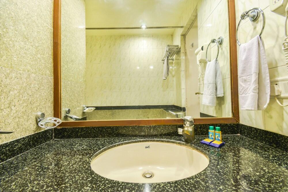 The President Hotel Shivajinagar Púna Kültér fotó
