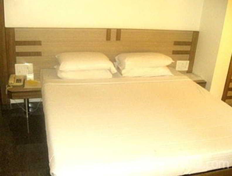 The President Hotel Shivajinagar Púna Kültér fotó