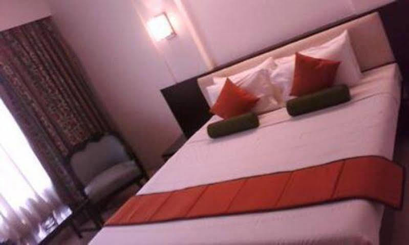 The President Hotel Shivajinagar Púna Kültér fotó